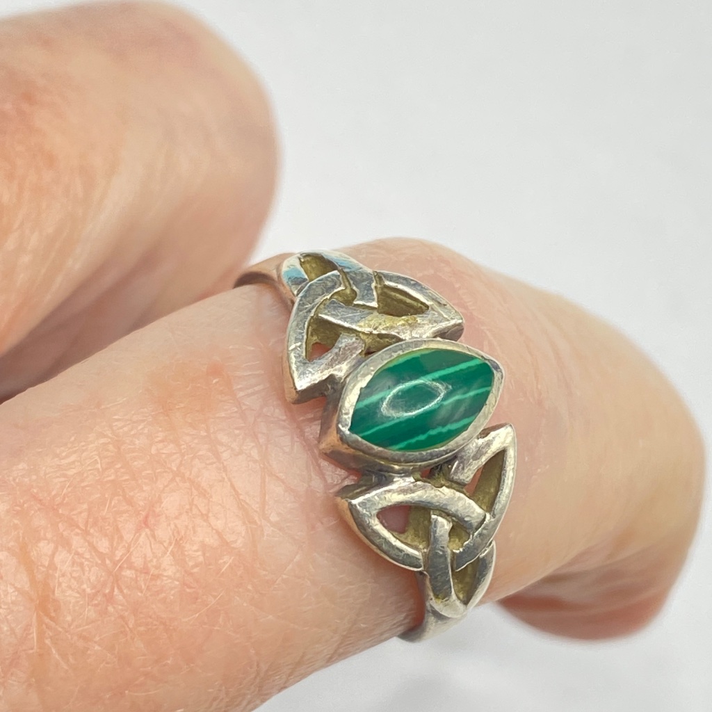 Peter Stone .925 Sterling Ring Malachite Green Celtic Knot Size 7.5